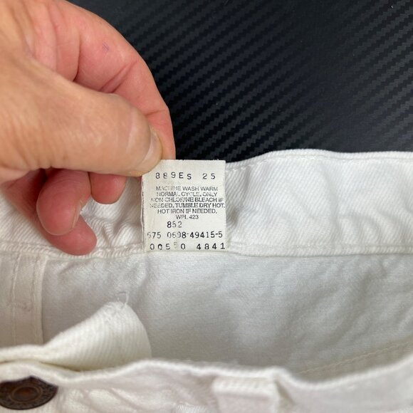 Vintage Levis 550 Men’s Relaxed Fit White Jeans size 36x32 Made in USA 90’s - Picture 4 of 10